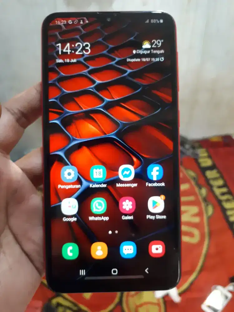 Samsung galaxy A10 4G 2/32 layar 6.2 inchi amoled