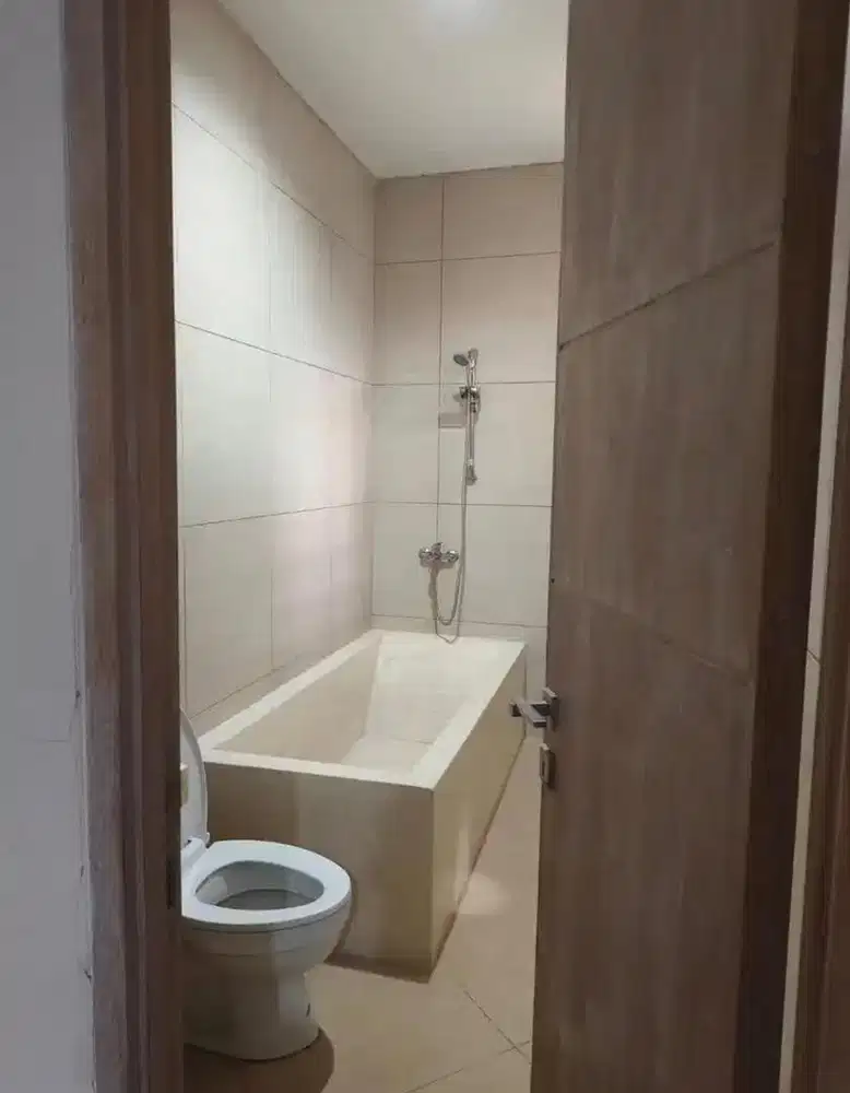 Disewakan rumah 3 kamar tidur tersedia bathtub