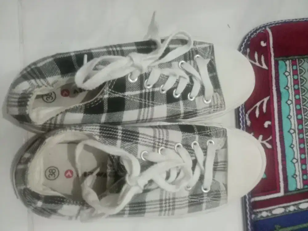 Sepatu cewek bekas