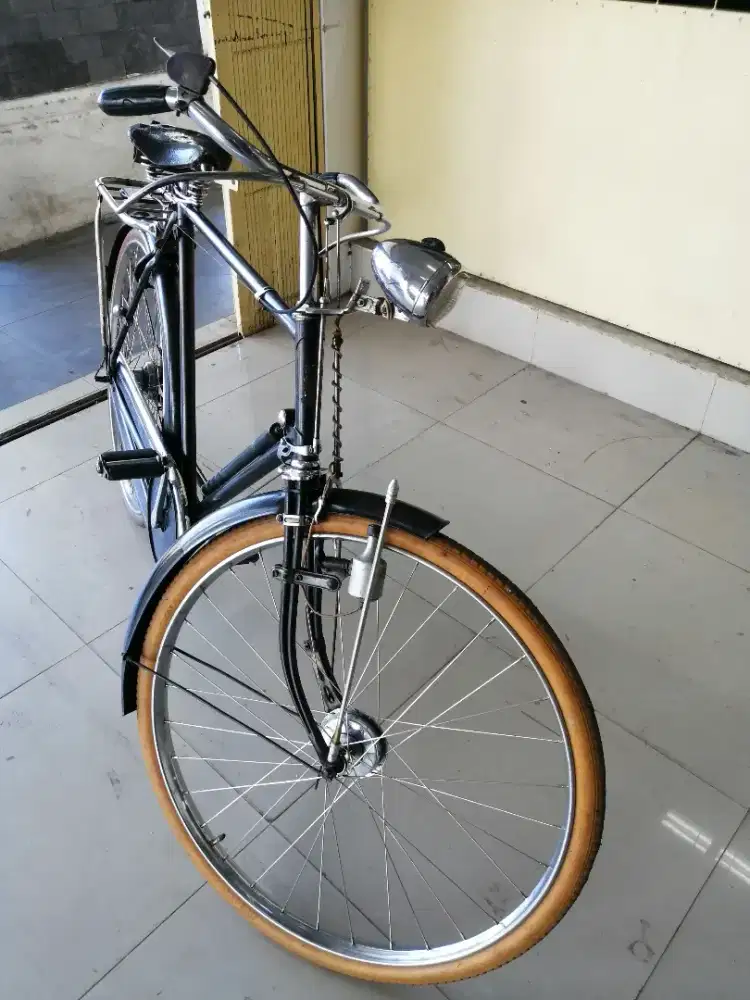 Sepeda klasik jadul kebo humber