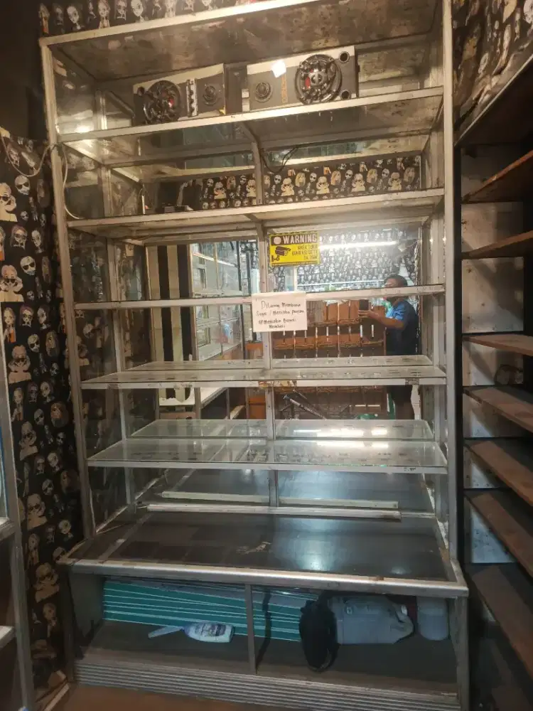 Dijual etalase Bekasi usaha
