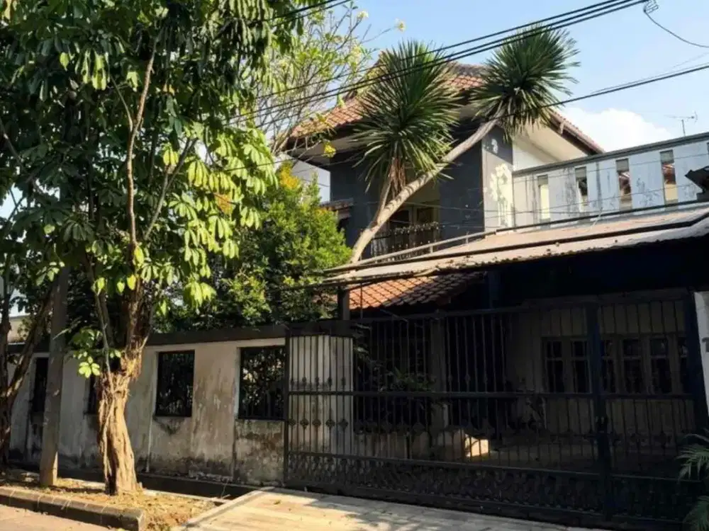 Rumah Luas di Boulevard Raya Bintaro Jaya Sektor 6 Tangerang Selatan