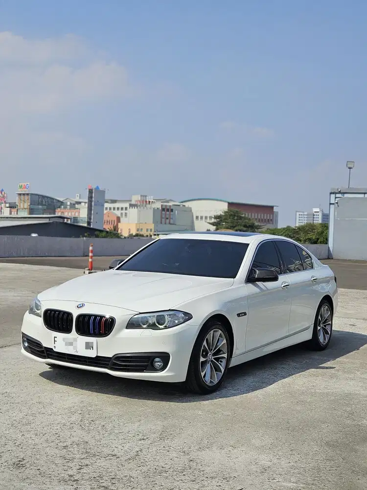 BMW 520i 2014 F10 PUTIH ANTIK