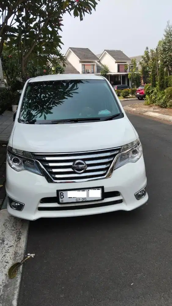 Nissan Serena HWS 2.0 Matic Putih Tahun 2015 Bensin