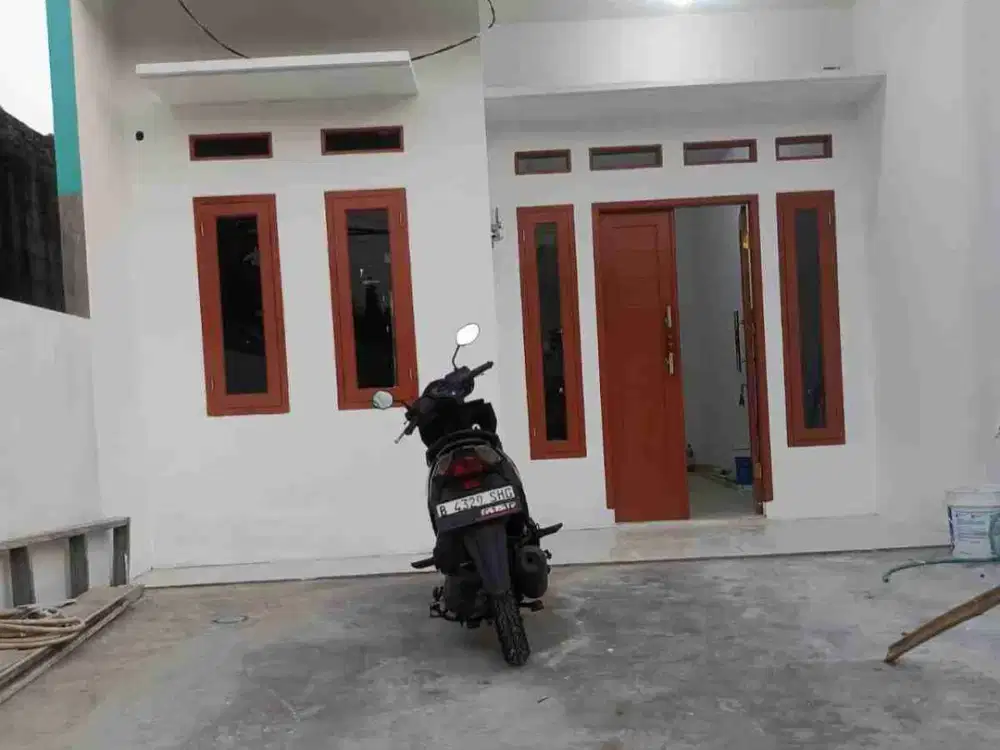 Di jual rumah baru sedang tahap finising berjalan perapihan jual dengan harga promo di bawah pasaran Lokasi pondok kacang barat Tangerang selatan