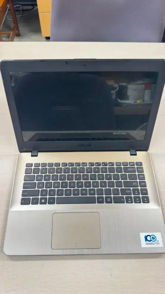 ASUS A442UR-GA042T