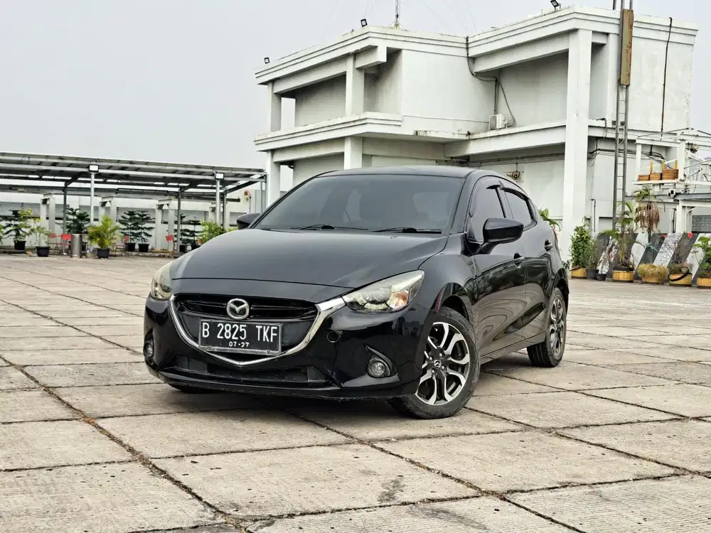 LOW KM MAZDA 2 R SKYACTIV AT MATIC AUTOMATIC 2016 HITAM SIAP PAKAI