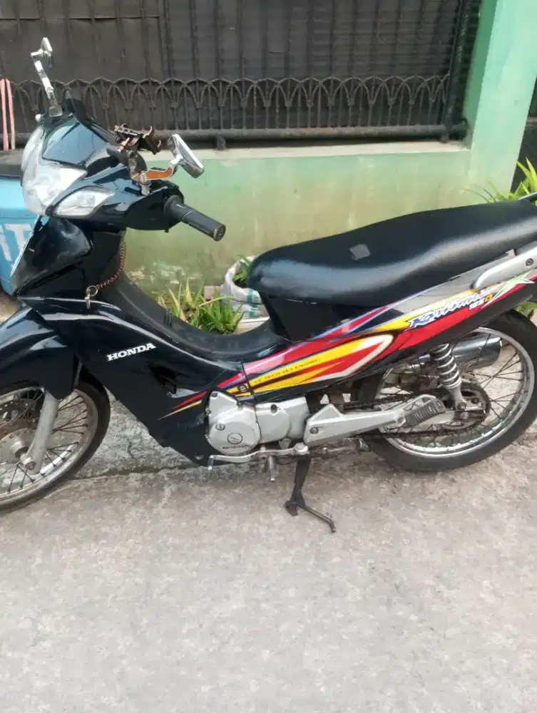 Motor Honda karisma tahun 2003