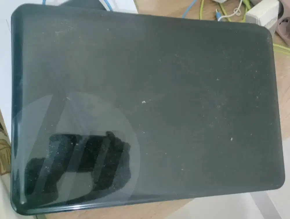 Jual laptop dan IPAD bekas kondisi mati apa adanya