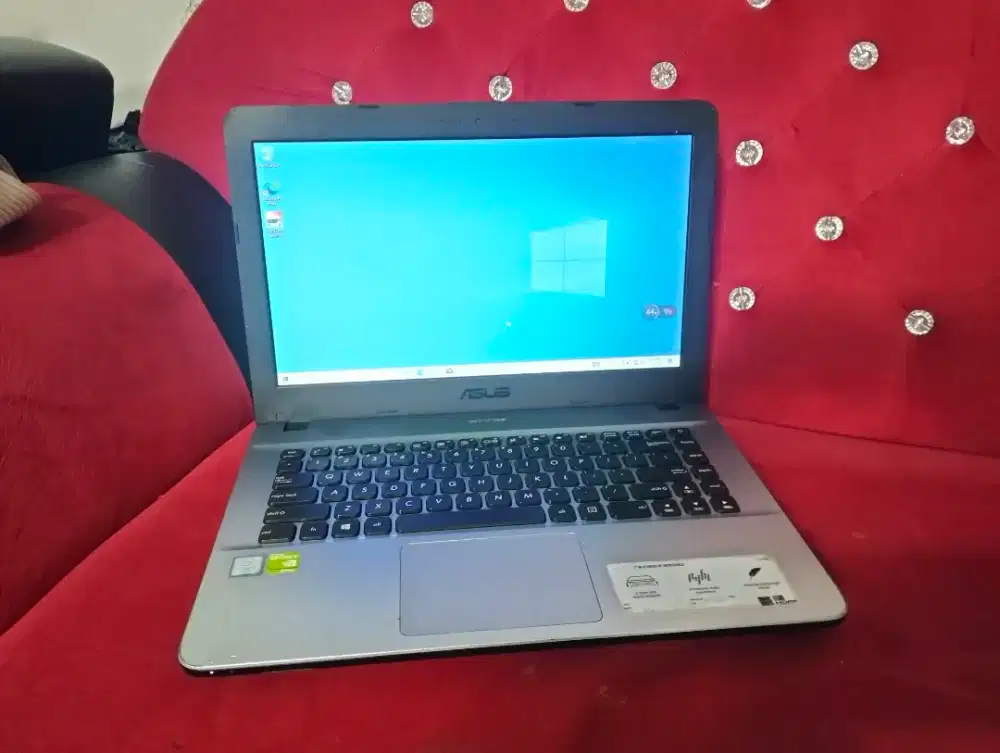 Asus x441u.core i3 gen 6/VGA Nvidia 920mx RAM 4 bisa upgrade