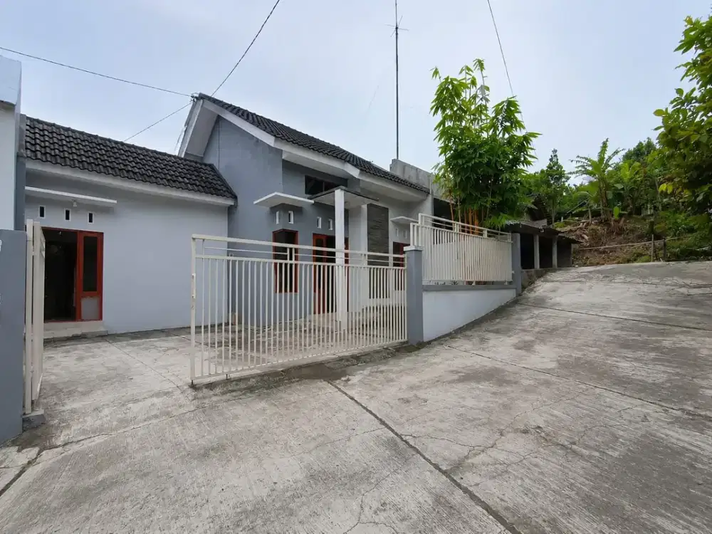 DIJUAL RUMAH SIAP HUNI LOKASI STRATEGIS DI BALECATUR, GAMPING SLEMAN JL WATES KM 7 DEKAT KAMPUS UMY