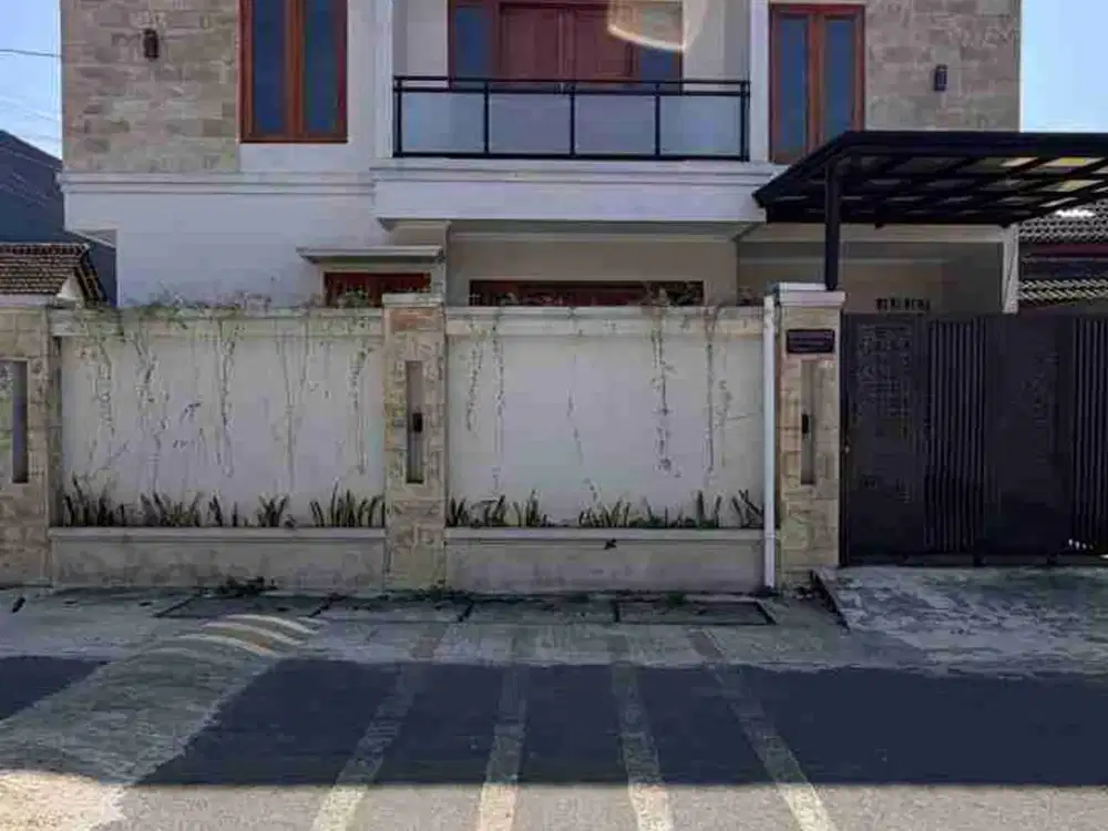 RUMAH MEWAH MODERN 2 LANTAI HOOK LOKASI STRATEGIS TEPI ASPAL DI MAGUWOHARJO