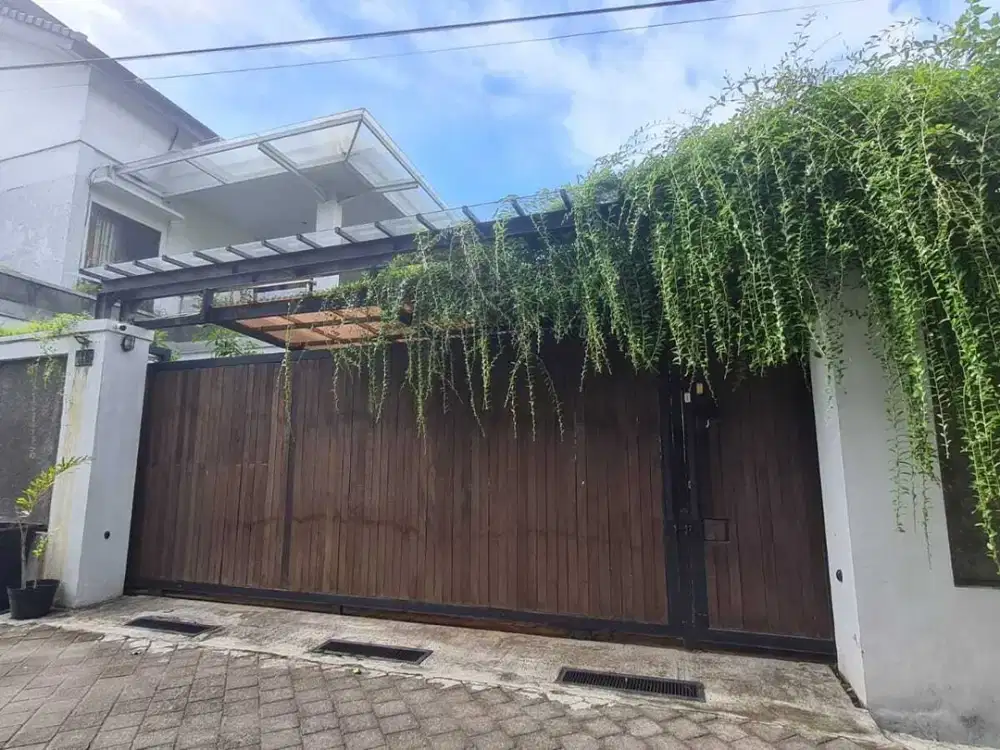 Di jual  / Disewakan Rumah Semi Villa area Buana Raya Denpasar Barat