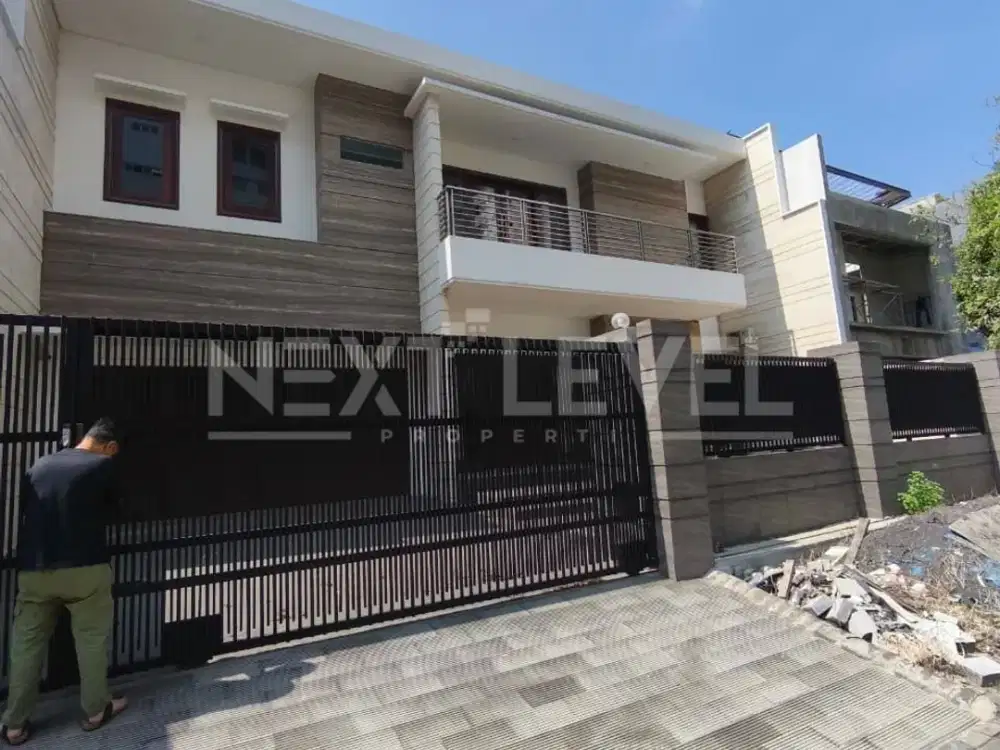 Dijual rumah bagus di graha family Surabaya barat BUYER ONLY