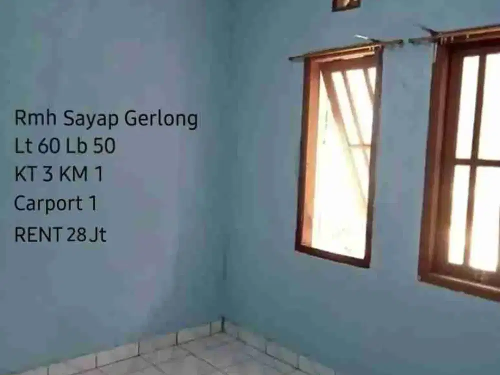 Rumah Kontrakan Sayap Gerlong ada parkiran mobil
