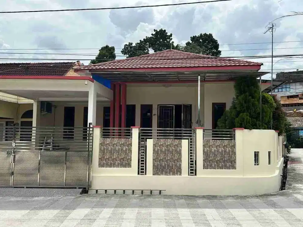 Rumah cantik minimalis posisi hoek di tumaritis