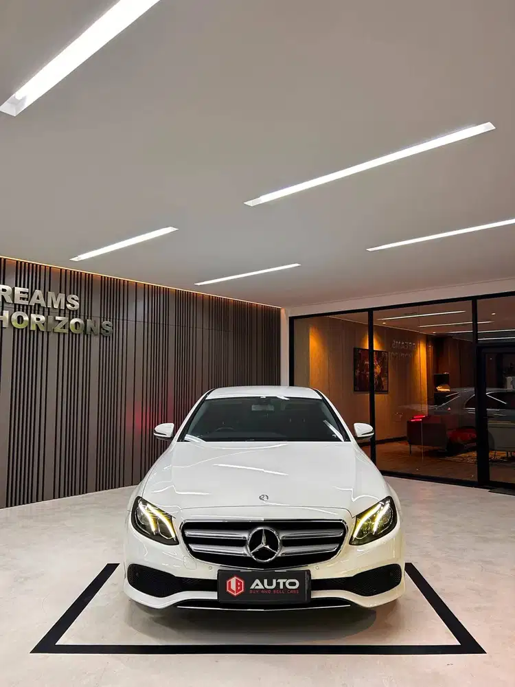Mercedes Benz E250 Avantgarde AT 2018 Putih Km46rb B1910UAG Nik 2017