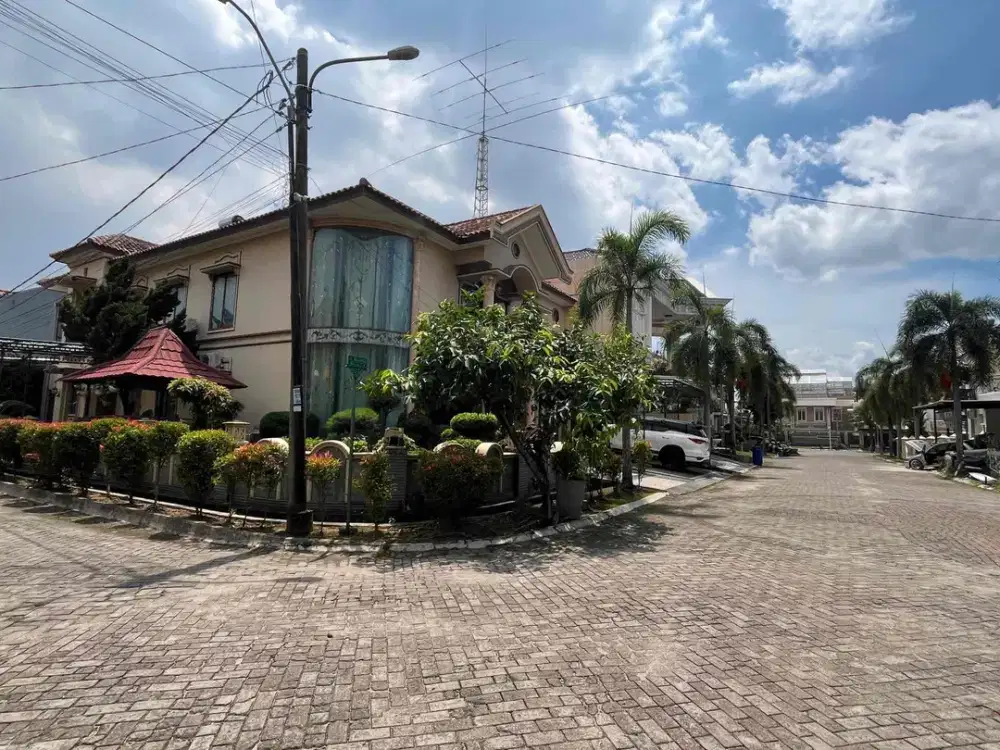 Dijual Rumah Mewah + kolam renang lokasi celentang