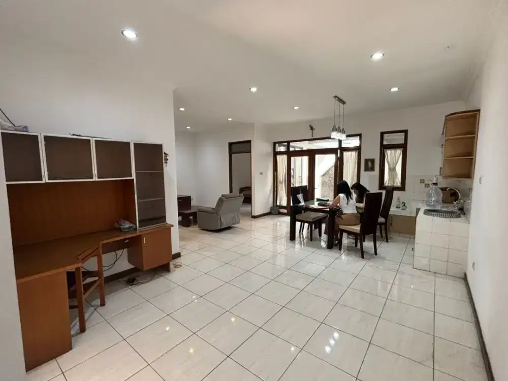 Rumah Full Furnished di Singgasana Pradana