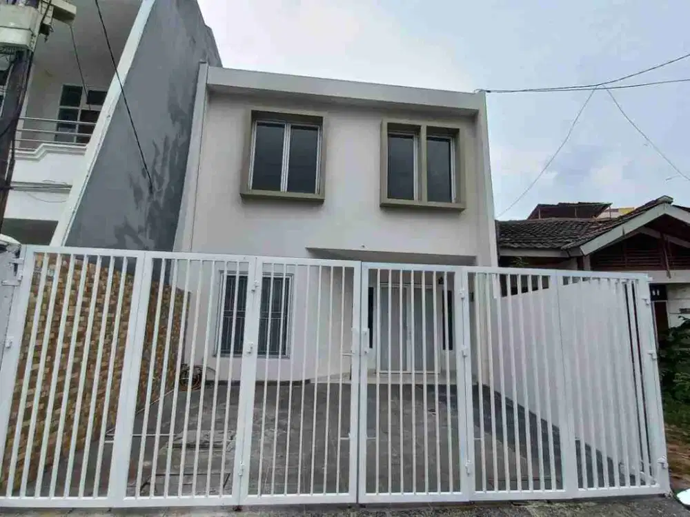 Jual Cepat, Rumah Bagus Ada Rooftop, Kamar Banyak, di Taman Surya Jakarta Barat