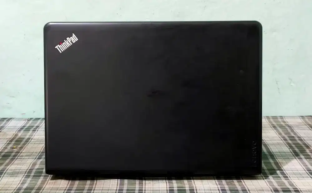 Thinkpad e470 Fhd IPS core i3gen7/8/256 batre awet siap pakai nominus