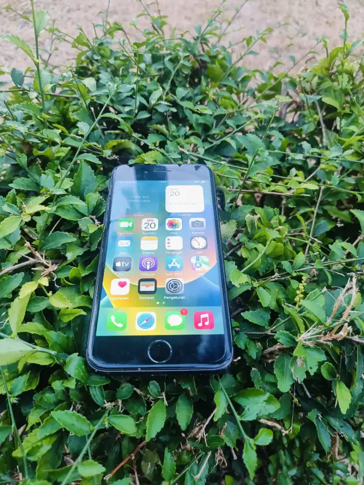 Iphone 8.   64 gb inter