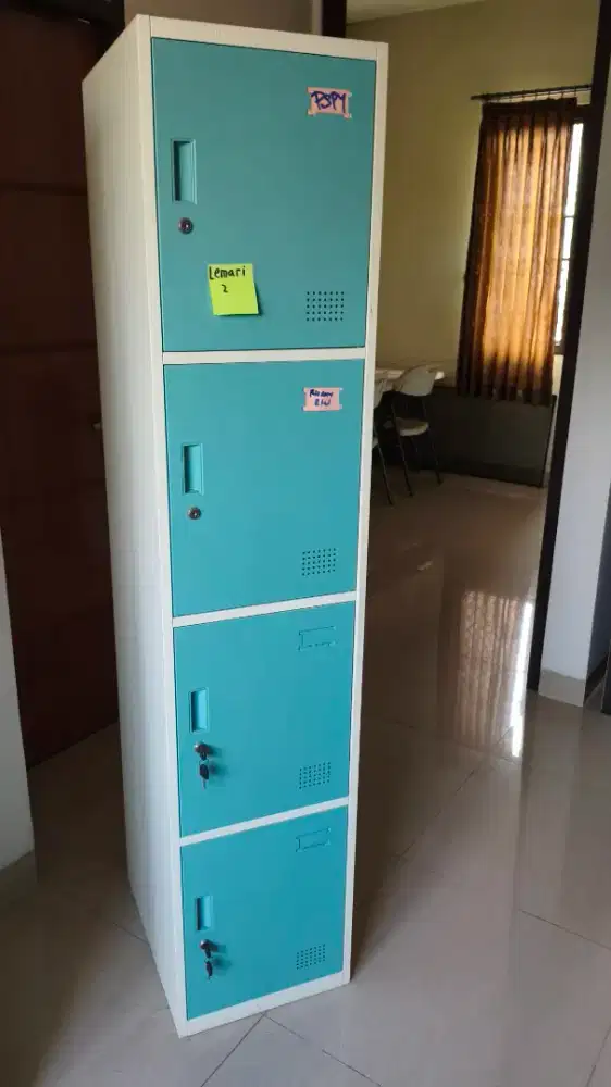 Lemari 4 Pintu Biru