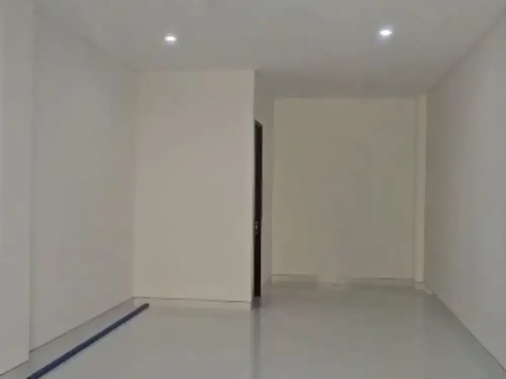 SEWA / DIJUAL: RUANG USAHA / RUKO STRATEGIS DENGAN PARKIR LUAS DI GUNUNG ATHENA, DENPASAR