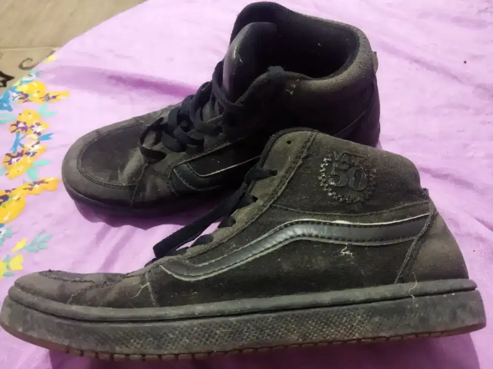 Sepatu Vans High-black ukuran 40