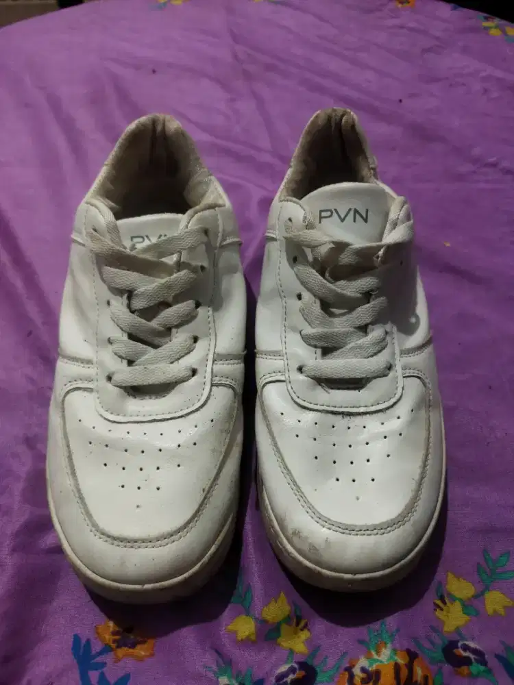 Sneakers Putih PVN Original Size 29