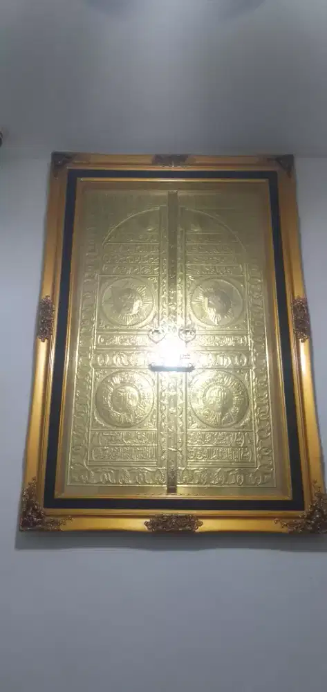 Pigura Kuningan pintu ka,bah