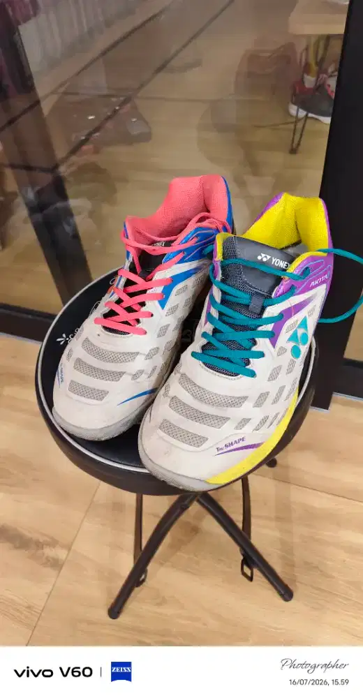 Sepatu badminton yonex akita size 45