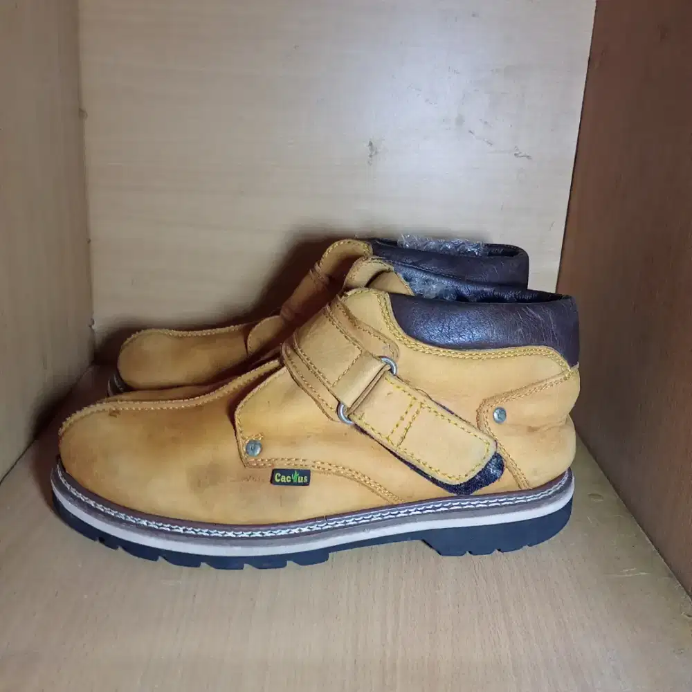 Sepatu Boots Cactus Nubuck Leather Rubber Outsole Size 40-41