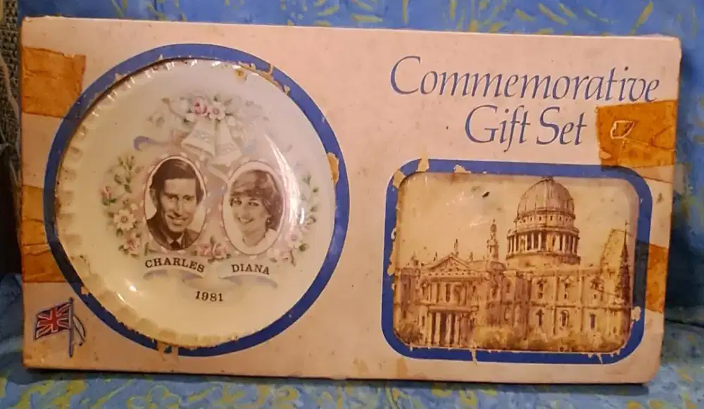Vintage Commemorative Gift Set