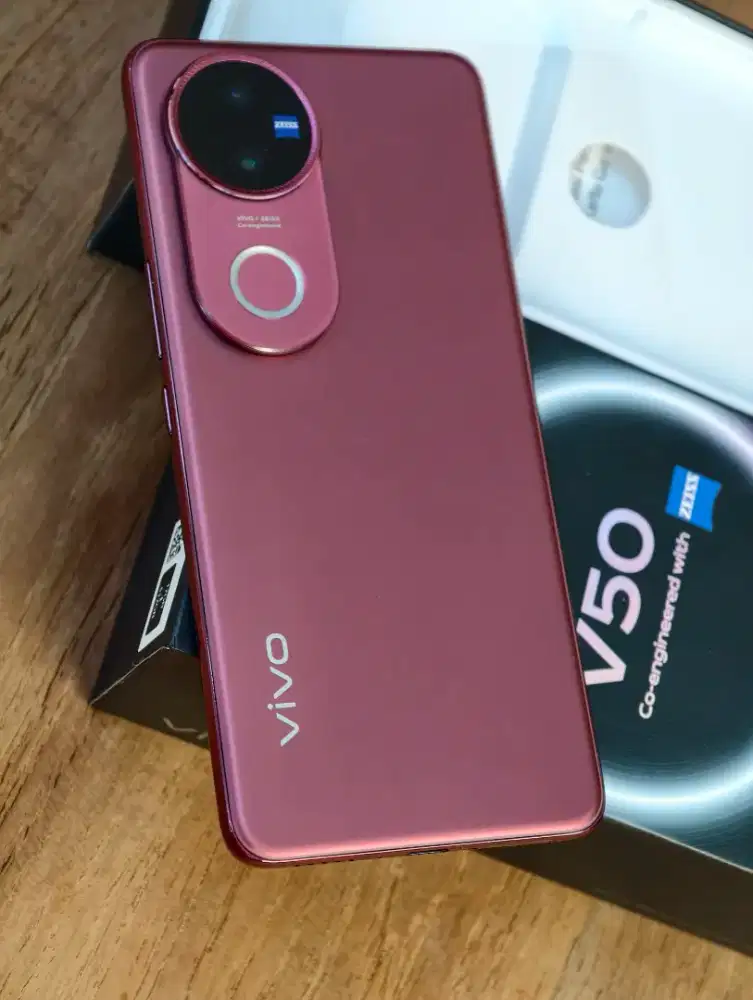 Vivo V50 5g 12/512 bekas resmi