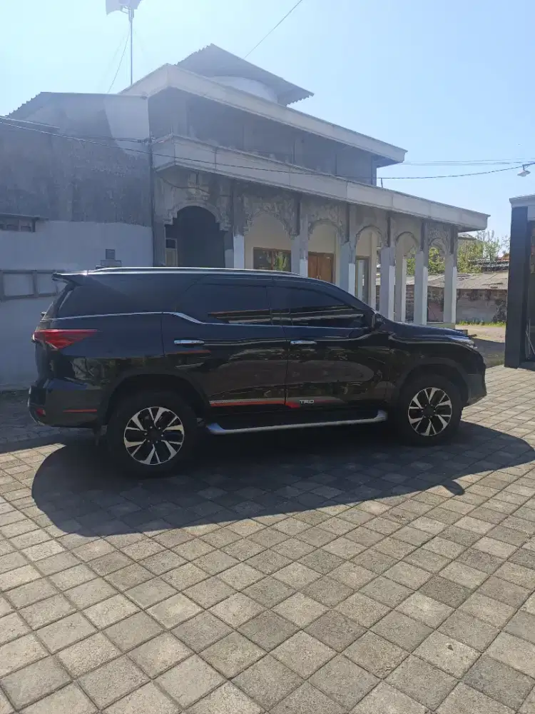 Di jual Fortuner TRD Sportivo 2019 hitam