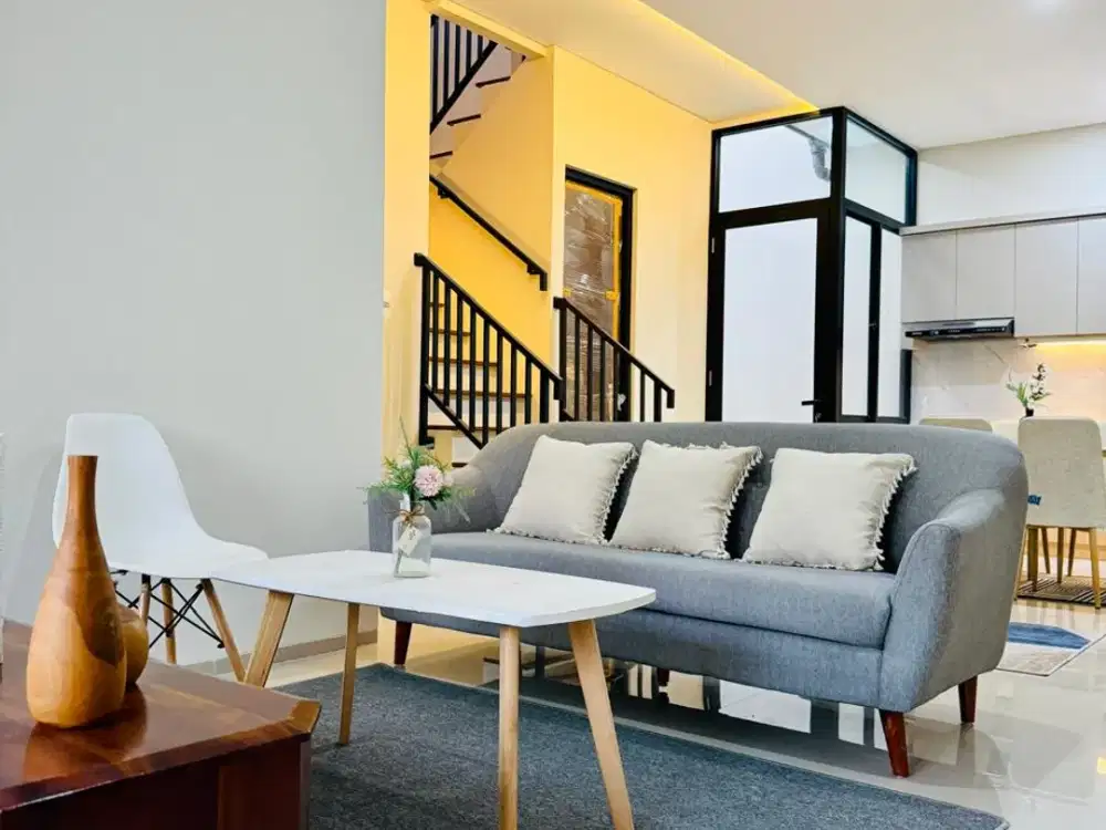 Dijual rumah 2 lantai cantik di Kencana Loka BSD City