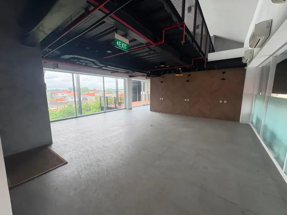 Disewakan gedung modern komersil 5 lantai jalan utama Dewi Sri, Legian, Bali