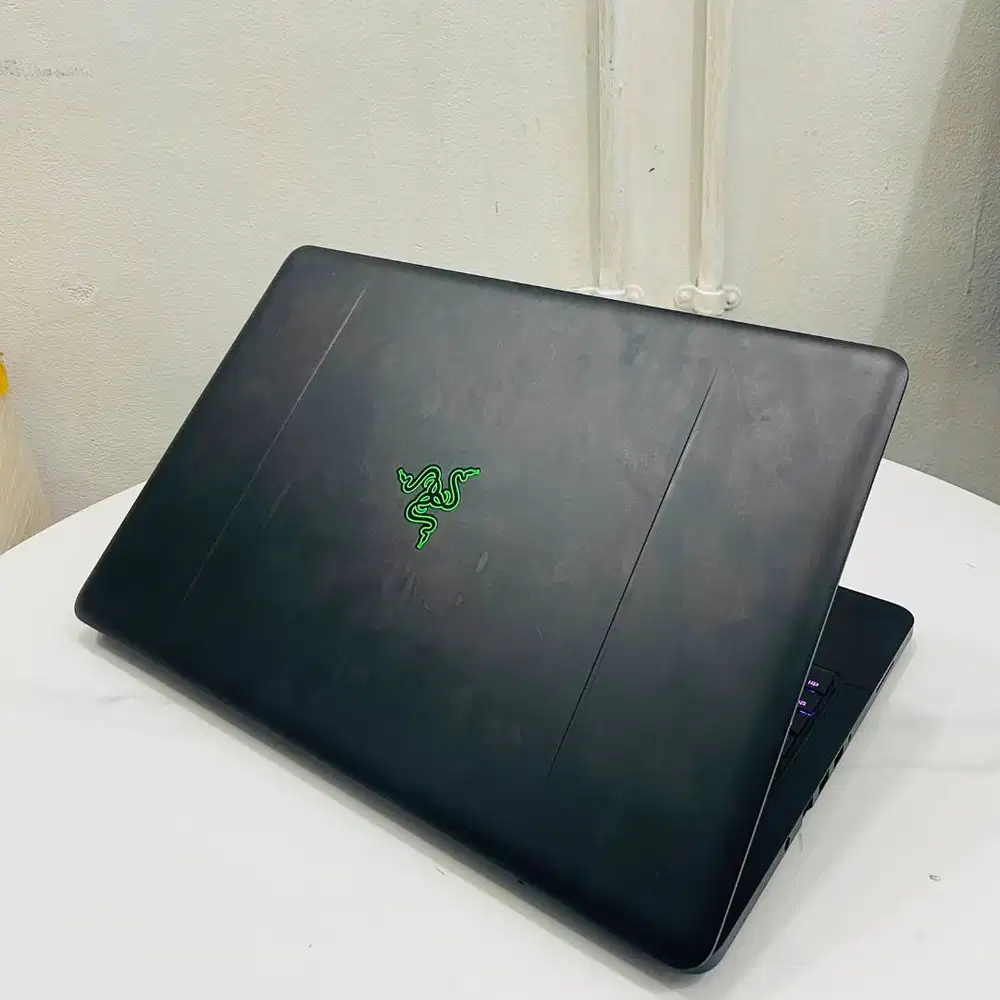 Laptop gaming murah design 17 inc razer blade RGB dobel vga nvdia EC