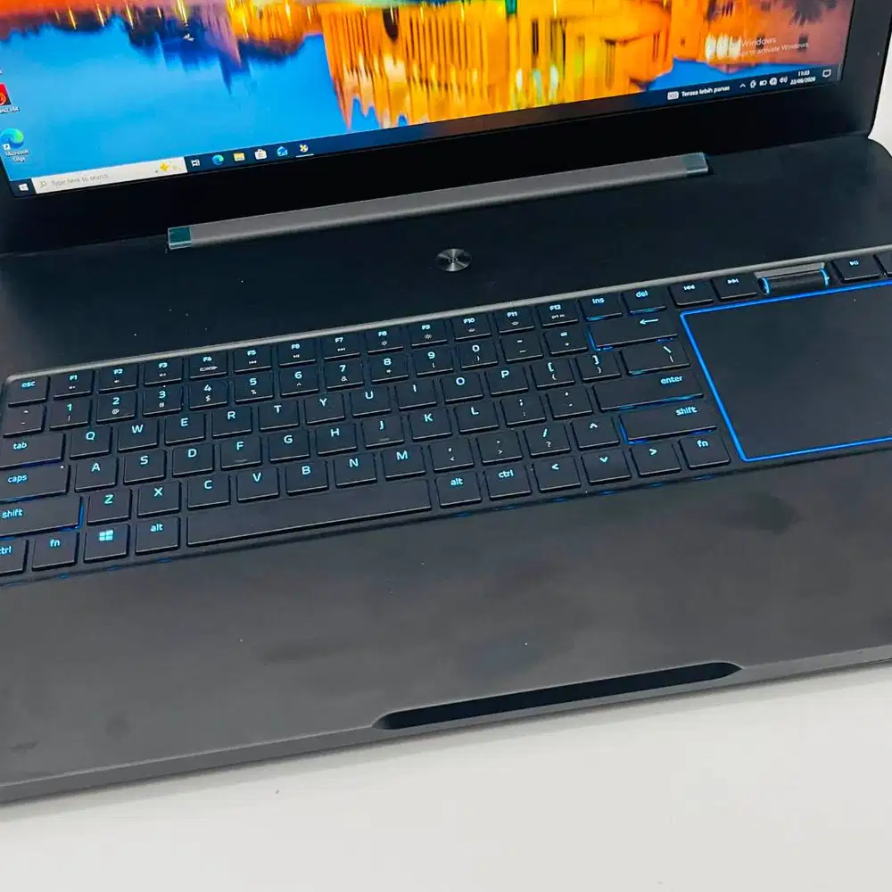 Laptop gaming design 17 inc razer blade dobel GPU vga nvida 4gb EC