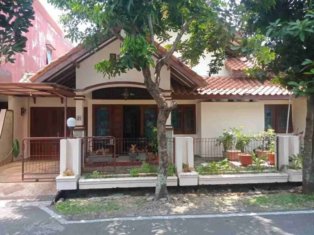 Rumah Asri di Jl. Trunojoyo, Padangsari Banyumanik Semarang