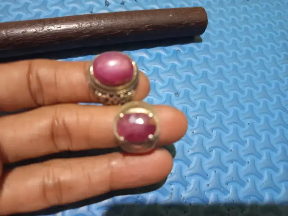 Cincin batu mulia Rubi