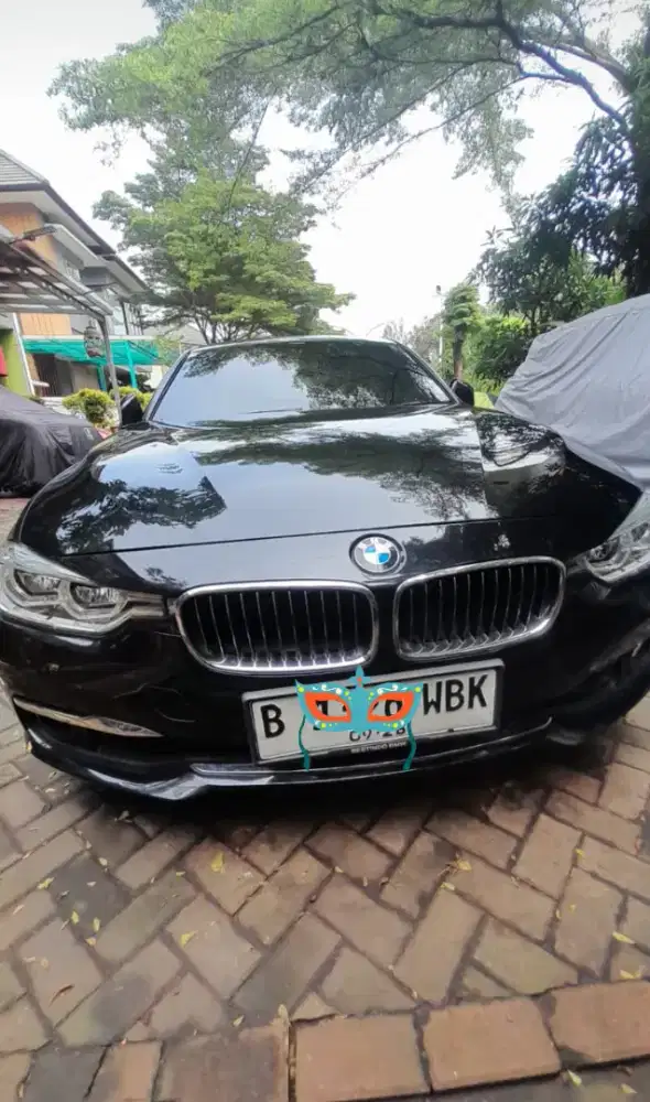 BMW 320i Luxury