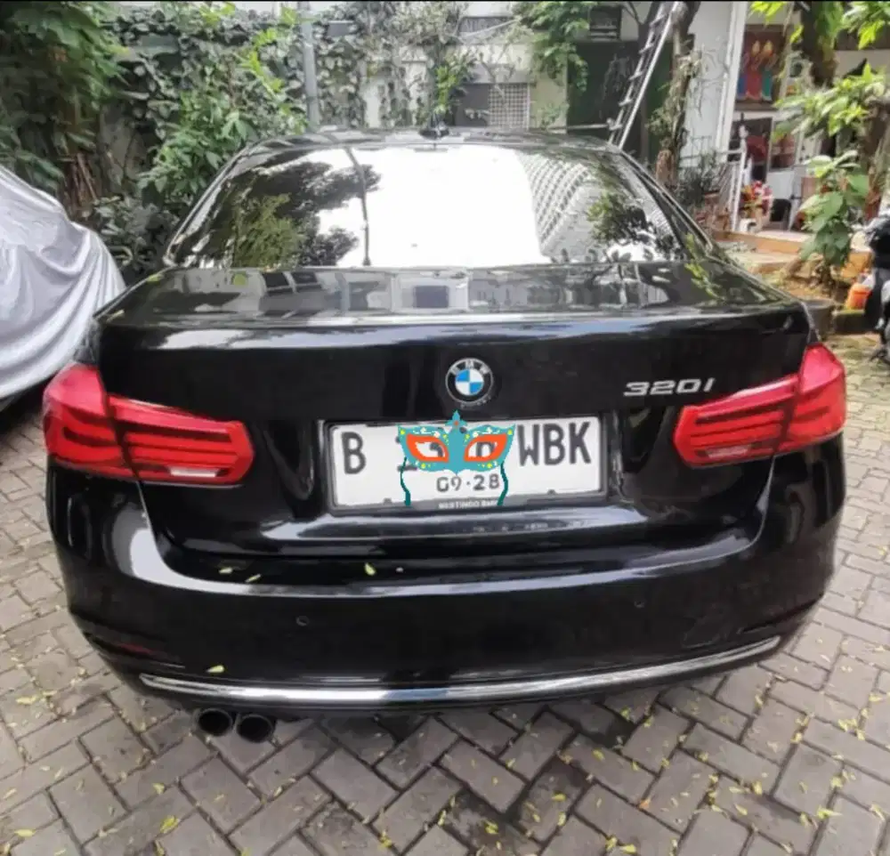 BMW 320i Luxury