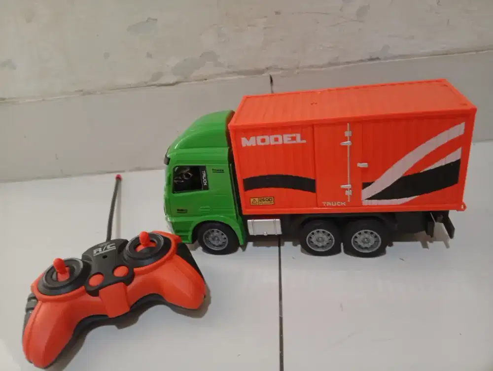 Preloved Like New Mainan Remote Control Truk Box