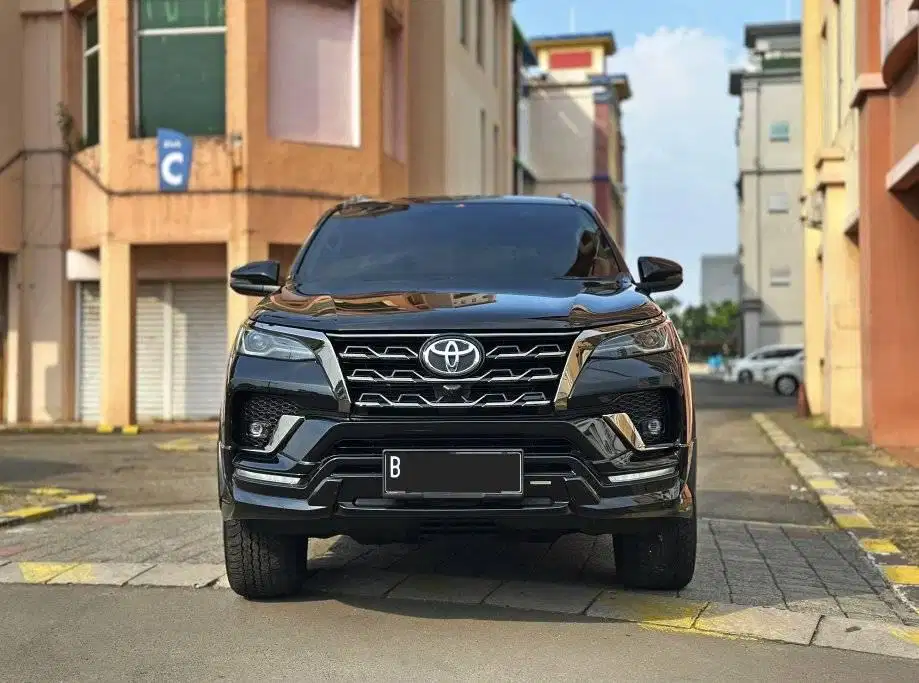 Toyota Fortuner 2.8 GR Sport AT 2022 Diesel Hitam Km 40rb Record