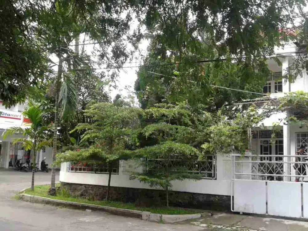 Jual rumah strategis.di hook. komolek Baranang Siang Indah.
