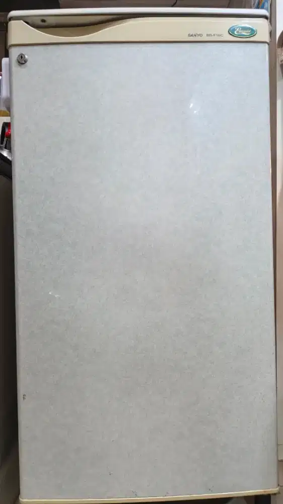 Kulkas 1 Pintu SANYO SR-F15C Masih Dingin Normal