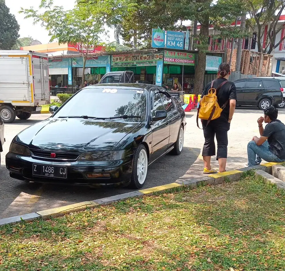 Jual mobil sedan