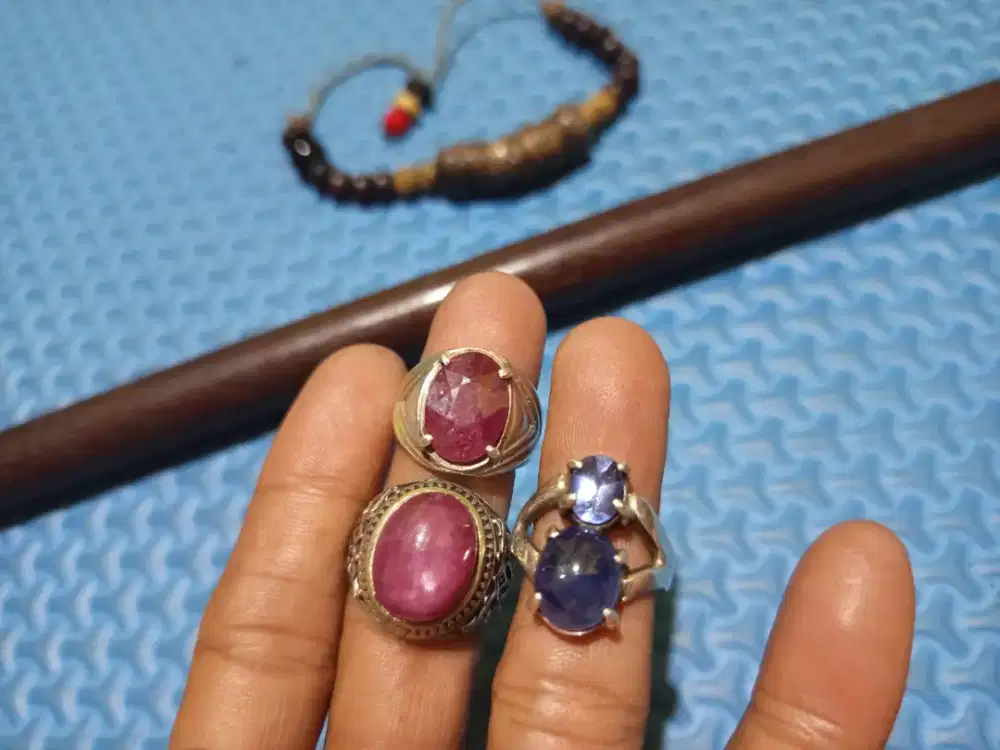 Cincin batu mulia Rubi, sapphire